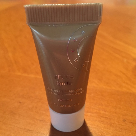 BECCA Ignite Liquified Light Highlighter - Picture 2 of 12